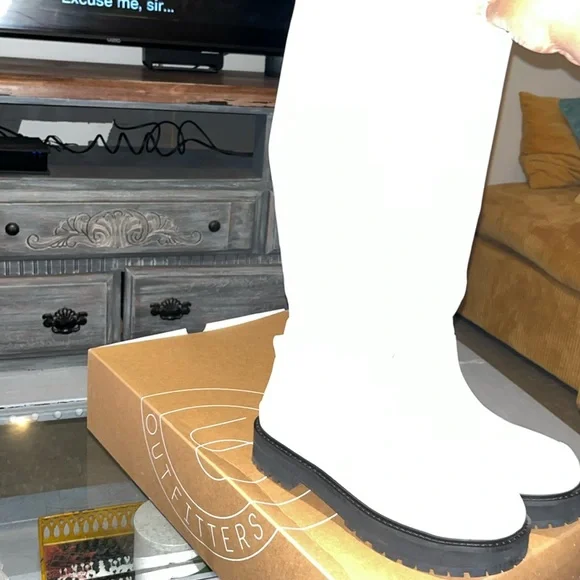 Urban Outfitters tall boots - Picture 5 of 13